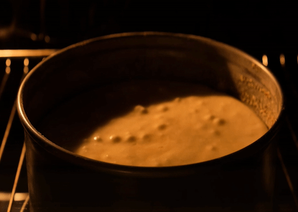 Sped up clip of a cake baking 